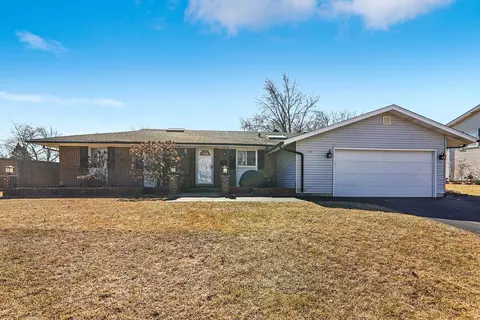875 W Firestone Dr, Hoffman Estates, IL 60192