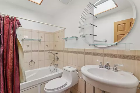 Bath - 875 W Firestone Dr, Hoffman Estates, IL 60192 photo 2 of 2