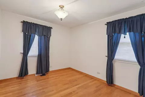 Bedroom - 875 W Firestone Dr, Hoffman Estates, IL 60192 photo 2 of 3