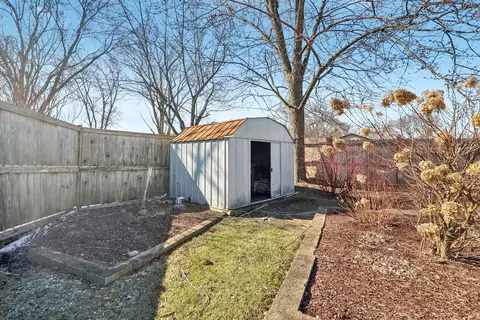 Exterior - 875 W Firestone Dr, Hoffman Estates, IL 60192 photo 3 of 3