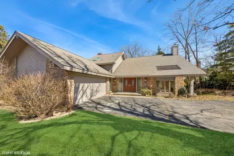 6418 Apache Dr, Indian Head Park, IL 60525
