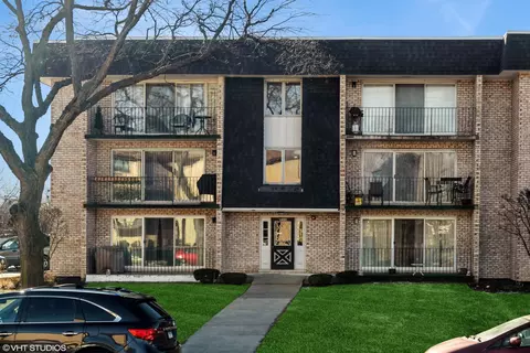 5621 W 104th St #B1, Oak Lawn, IL 60453