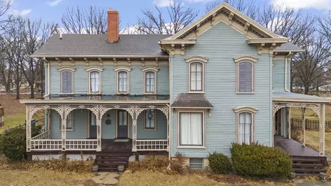 907 College St, Henry, IL 61537