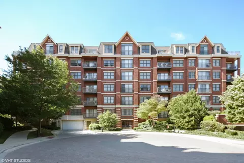 255 E Liberty Dr #601, Wheaton, IL 60187