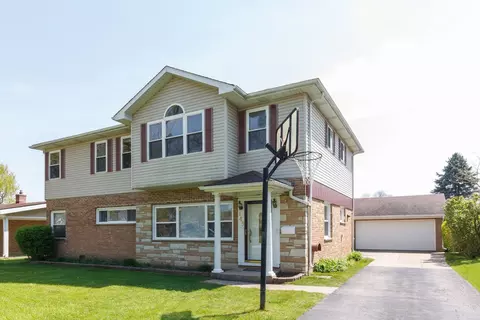 449 E Baldwin Rd, Palatine, IL 60074