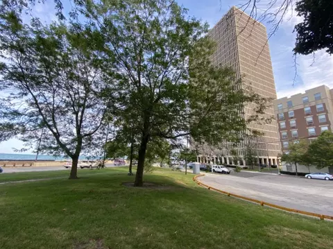 6700 S South Shore Dr #2B, Chicago, IL 60649