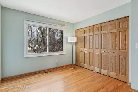 Bedroom - 1462 Chippewa Trl, Wheeling, IL 60090 photo 2 of 3