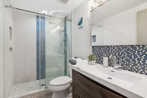 Bath - 1462 Chippewa Trl, Wheeling, IL 60090 photo 2 of 2
