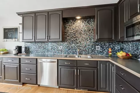 Kitchen - 1462 Chippewa Trl, Wheeling, IL 60090 photo 2 of 4