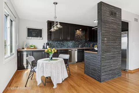 Kitchen - 1462 Chippewa Trl, Wheeling, IL 60090 photo 4 of 4