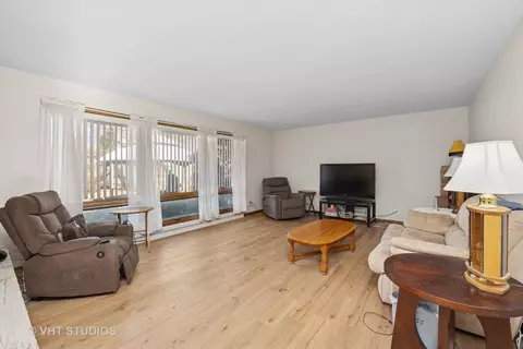 712 Scott Dr, Elgin, IL 60123 photo 4