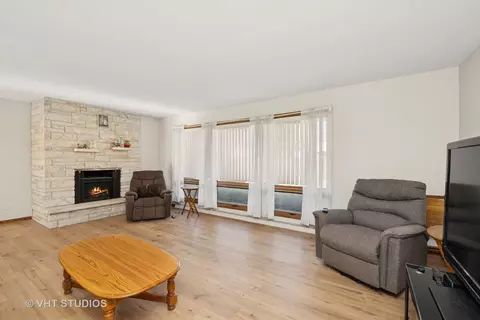 712 Scott Dr, Elgin, IL 60123 photo 3