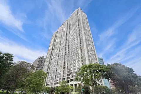 2800 N Lake Shore Dr #1710, Chicago, IL 60657