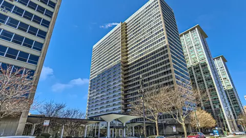 3550 N Lake Shore Dr #325, Chicago, IL 60657
