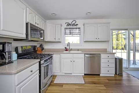 Kitchen - 1606 Sanderson Ct, Normal, IL 61761 photo 4 of 5