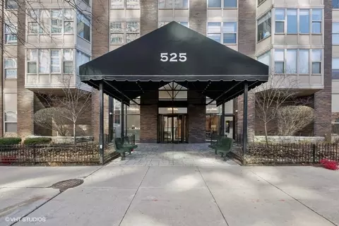 525 W Hawthorne Pl #903, Chicago, IL 60657