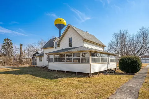 207 N 5th St, Kirkland, IL 60146