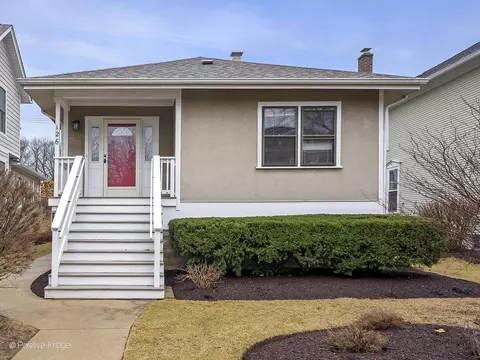126 N Loomis St, Naperville, IL 60540