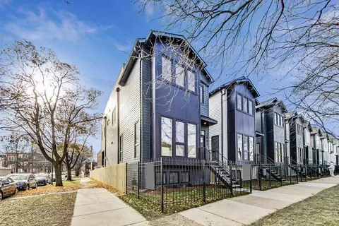 2605 W Carmen Ave, Chicago, IL 60625