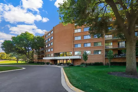15 Bar Harbour Rd #2M, Schaumburg, IL 60193