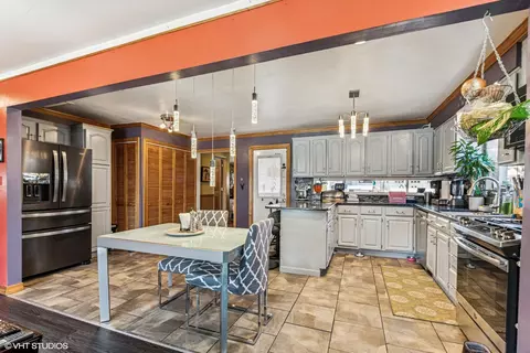 Kitchen - 8708 45th St, Lyons, IL 60534 photo 2 of 2