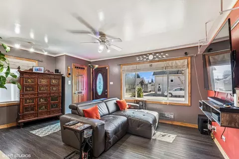 Living - 8708 45th St, Lyons, IL 60534 photo 1 of 5