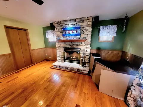 Living - 8708 45th St, Lyons, IL 60534 photo 4 of 5