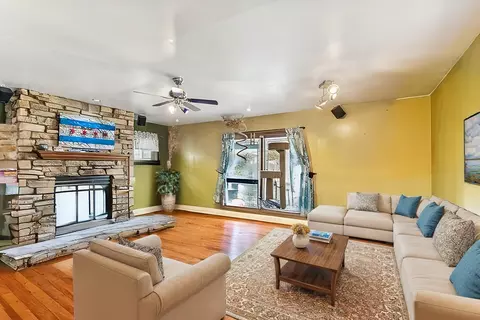 Living - 8708 45th St, Lyons, IL 60534 photo 2 of 5