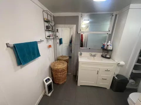 Bath - 907 Cedar Ave, Elgin, IL 60120 photo 3 of 4