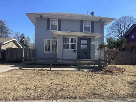 907 Cedar Ave, Elgin, IL 60120