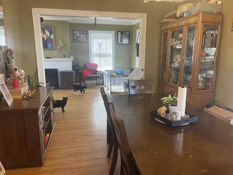 Dining - 907 Cedar Ave, Elgin, IL 60120 photo 1 of 2