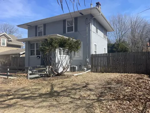 Exterior - 907 Cedar Ave, Elgin, IL 60120 photo 3 of 6