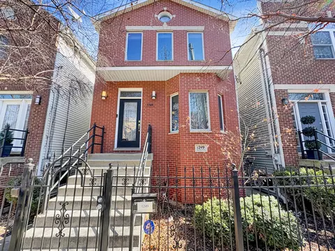 1249 N Marion Ct, Chicago, IL 60622