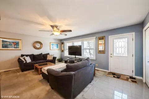 4500 Crab Orchard Dr, Hoffman Estates, IL 60192 photo 5