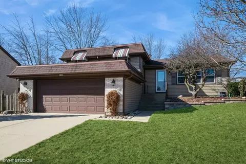 4500 Crab Orchard Dr, Hoffman Estates, IL 60192
