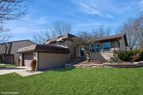 4500 Crab Orchard Dr, Hoffman Estates, IL 60192 photo 2