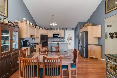 1818 Park West Dr, Normal, IL 61761 photo 2