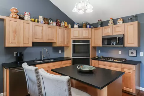 1818 Park West Dr, Normal, IL 61761 photo 3