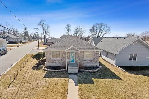 527 E 17th St, Lockport, IL 60441