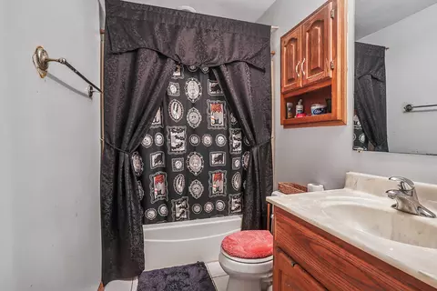 527 E 17th St, Lockport, IL 60441 photo 7