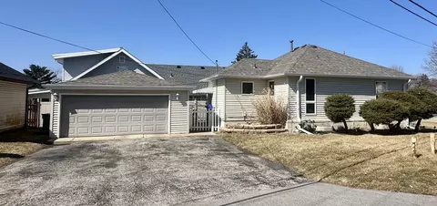 527 E 17th St, Lockport, IL 60441 photo 2