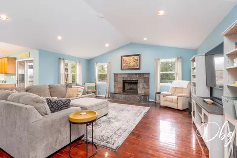 Living - 281 E Old Mill Trl, Antioch, IL 60002 photo 2 of 4