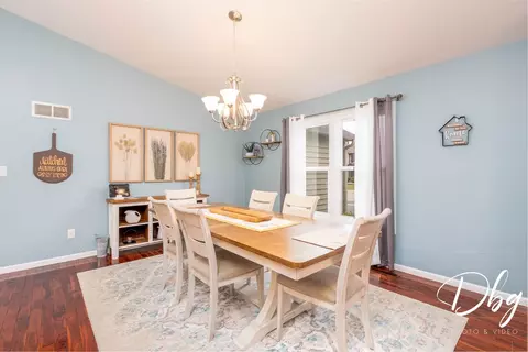 Dining - 281 E Old Mill Trl, Antioch, IL 60002 photo 2 of 4