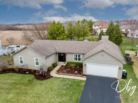 281 E Old Mill Trl, Antioch, IL 60002