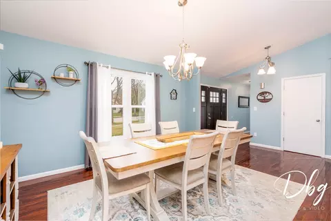 Dining - 281 E Old Mill Trl, Antioch, IL 60002 photo 3 of 4
