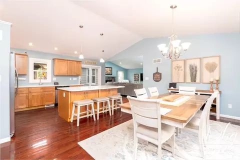 Dining - 281 E Old Mill Trl, Antioch, IL 60002 photo 1 of 4