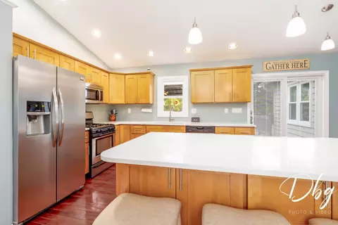 Kitchen - 281 E Old Mill Trl, Antioch, IL 60002 photo 3 of 5