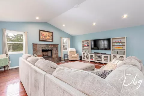 Living - 281 E Old Mill Trl, Antioch, IL 60002 photo 1 of 4