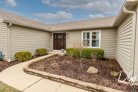 Exterior - 281 E Old Mill Trl, Antioch, IL 60002 photo 2 of 7