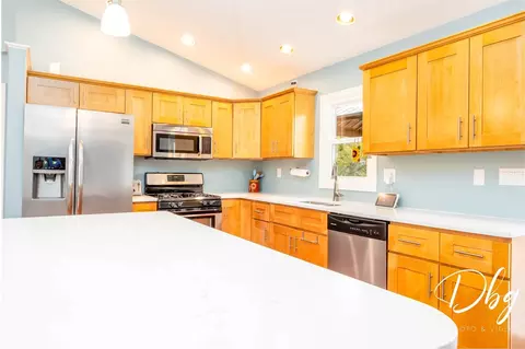 Kitchen - 281 E Old Mill Trl, Antioch, IL 60002 photo 2 of 5
